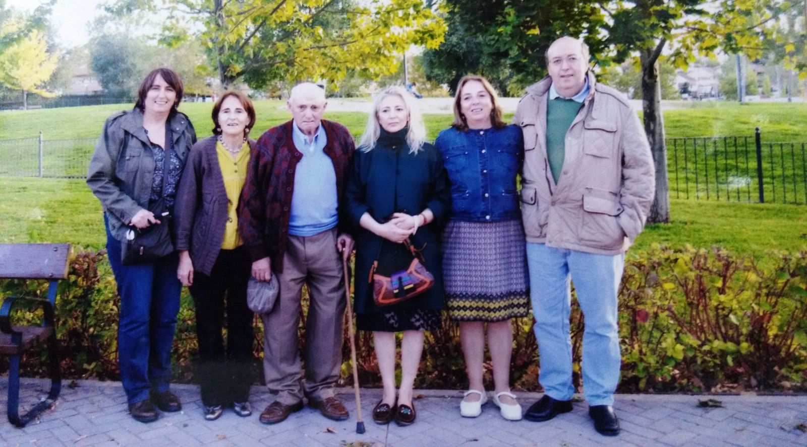 JEvaristo, te deseamos que pases un feliz Día del Padre. Todos tus hijos: Nieves, Aurora, Juana, Florentino y Elena».