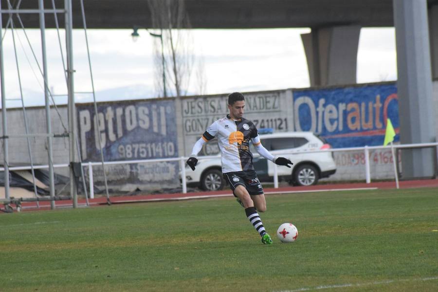 El equipo salmantino gana en el 90 con un tanto de Diego Abad y se aúpa de nuevo al primer puesto tras el empate del Astorga con el Salmantino