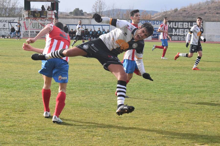 El equipo salmantino gana en el 90 con un tanto de Diego Abad y se aúpa de nuevo al primer puesto tras el empate del Astorga con el Salmantino