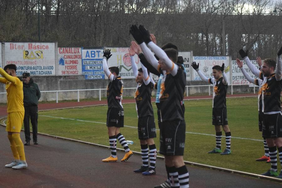 El equipo salmantino gana en el 90 con un tanto de Diego Abad y se aúpa de nuevo al primer puesto tras el empate del Astorga con el Salmantino