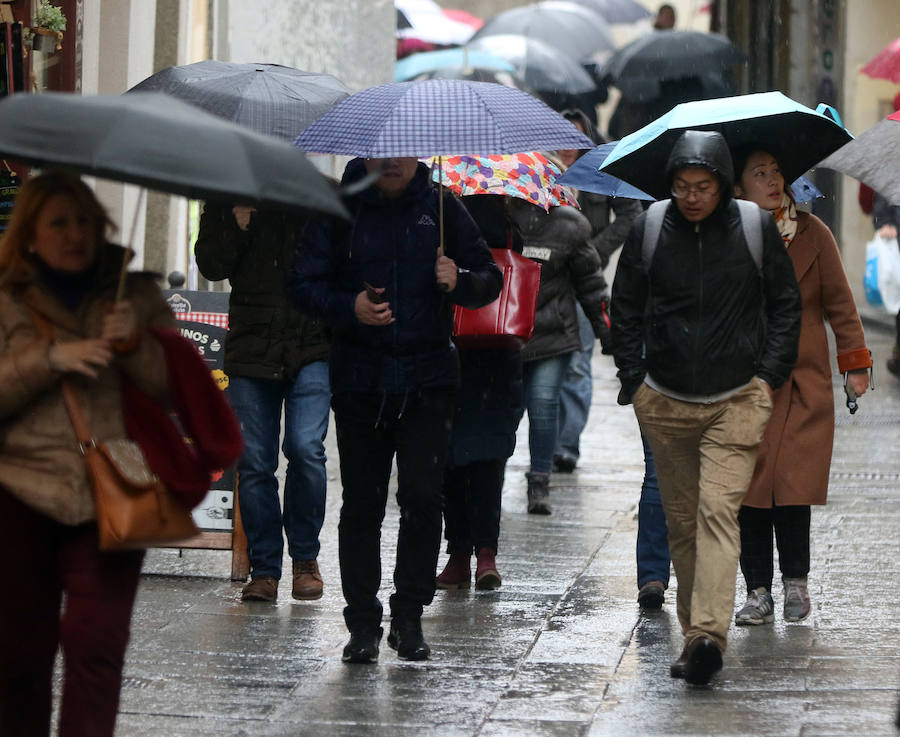 Fotos: Jornada de frío y lluvia en Segovia