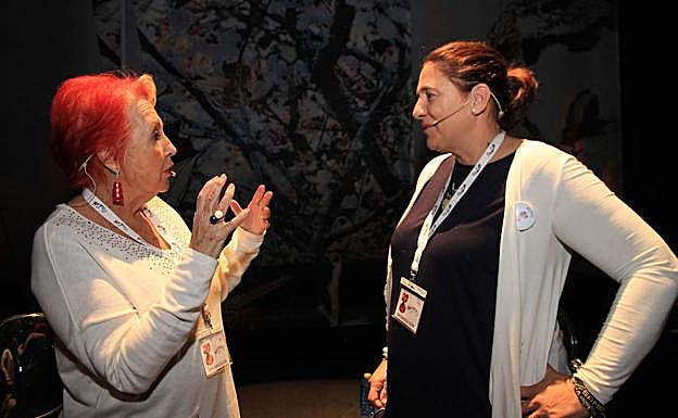 Rosa María Calaf y Sam Peñalver, ayer en la Sala Julio Michel. 