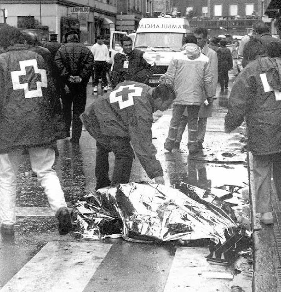 Imágenes del atentado del comandante Cortizo en León, en 1995. 