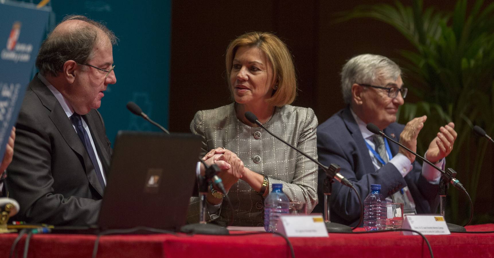 La ministra de Defensa ha participado en la apertura del congreso que conmemora el quinto centenario de la primera vuelta al mundo por mar que inició el marino portugués Fernando de Magallanes y culminó el español Juan Sebastián Elcano