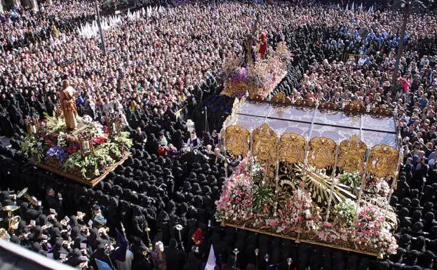 La capital leonesa acoge la procesión de los Pasos. 