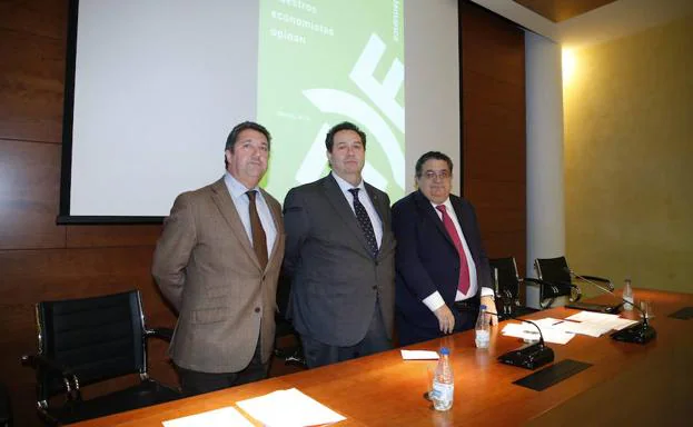 Pedro García, Benjamín Crespo y Valentín Gallego, en la presentación del estudio. 