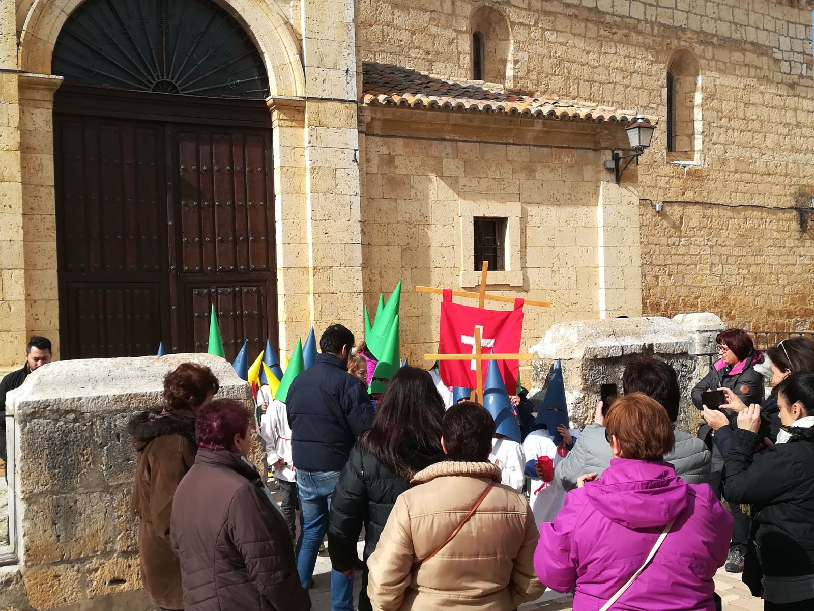 Fotos: Procesión infantil en Torrelobatón con los niños del colegio Padre Hoyos