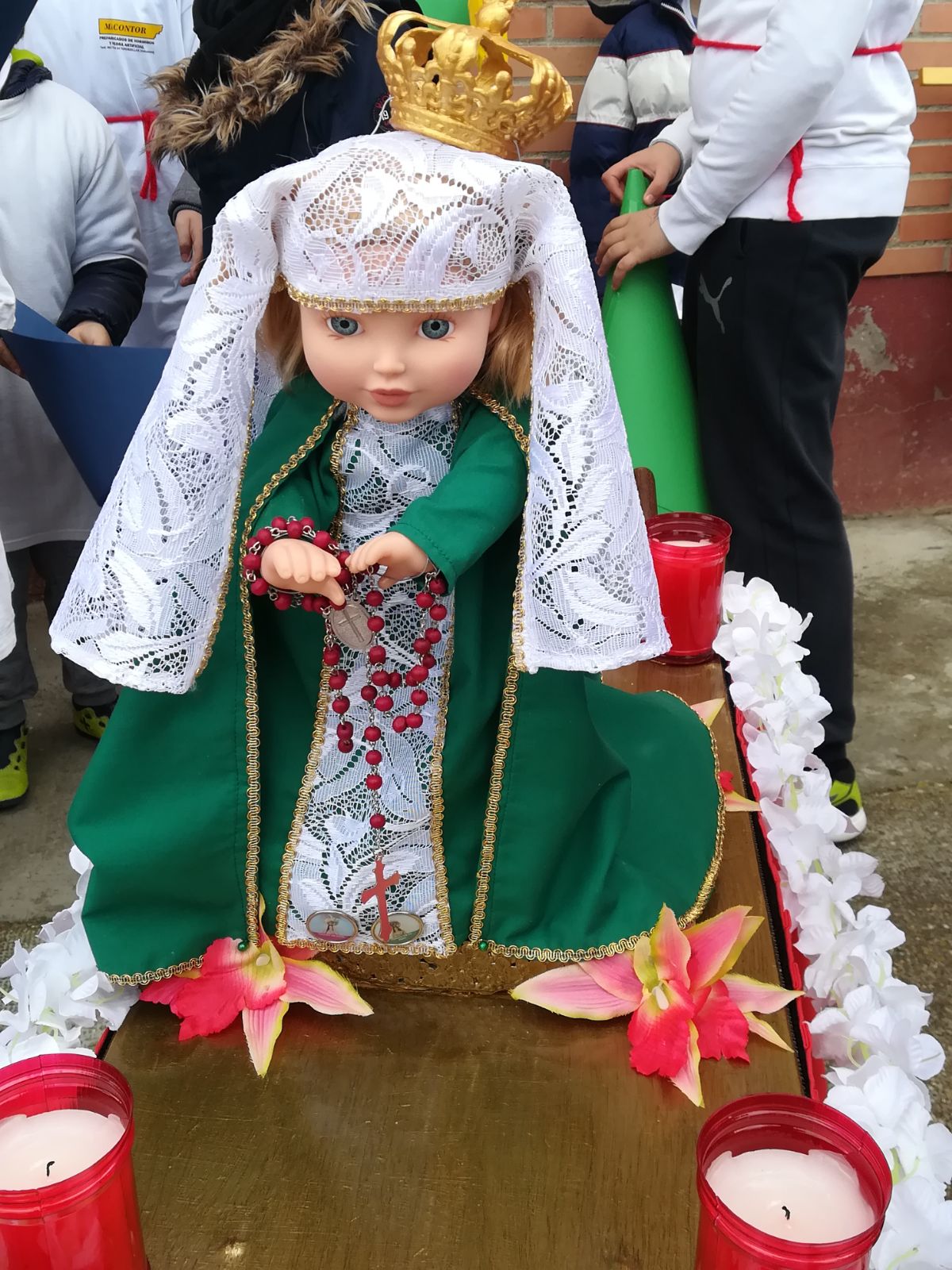 Fotos: Procesión infantil en Torrelobatón con los niños del colegio Padre Hoyos