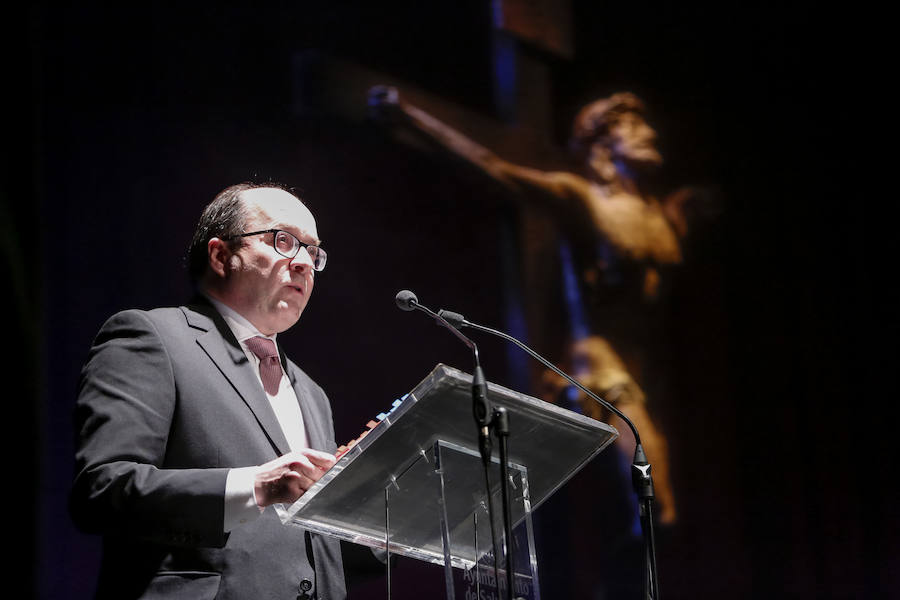 No quiso dejar pasar la oportunidad en el inicio de su pregón de mencionar a la organización que preside, Proyecto Hombre de Salamanca