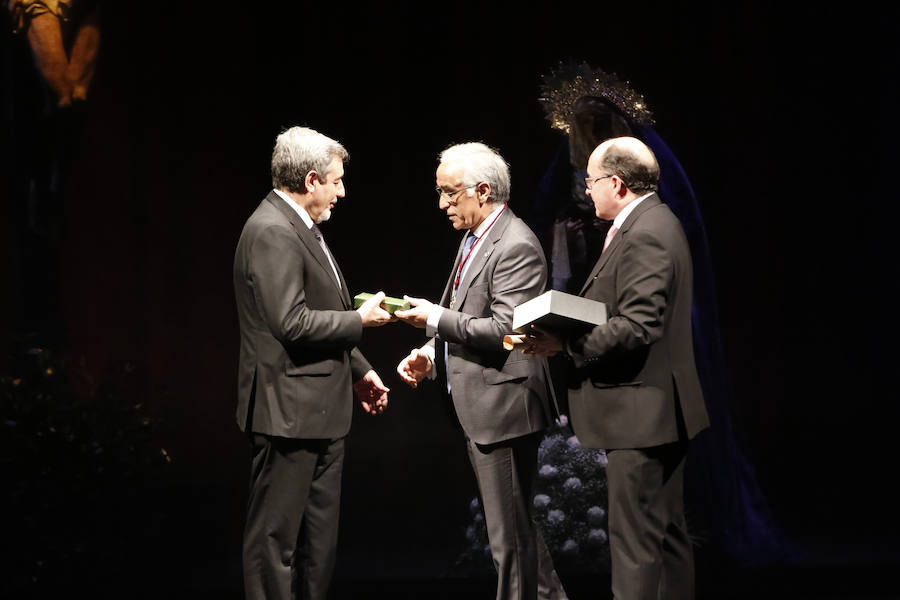 No quiso dejar pasar la oportunidad en el inicio de su pregón de mencionar a la organización que preside, Proyecto Hombre de Salamanca