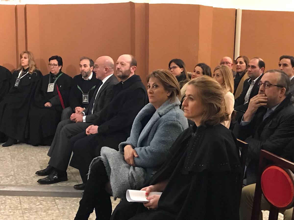 La pregonera recorre en su pregón, a modo de vía crucis, la Pasión de su localidad, de la que es cofrade de las Angustias