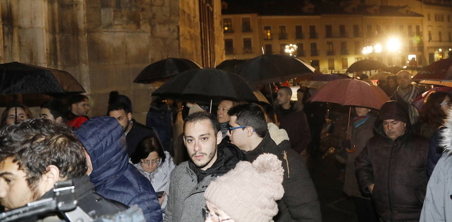 Fotos: La lluvia reduce a la catedral la primera procesión en Palencia
