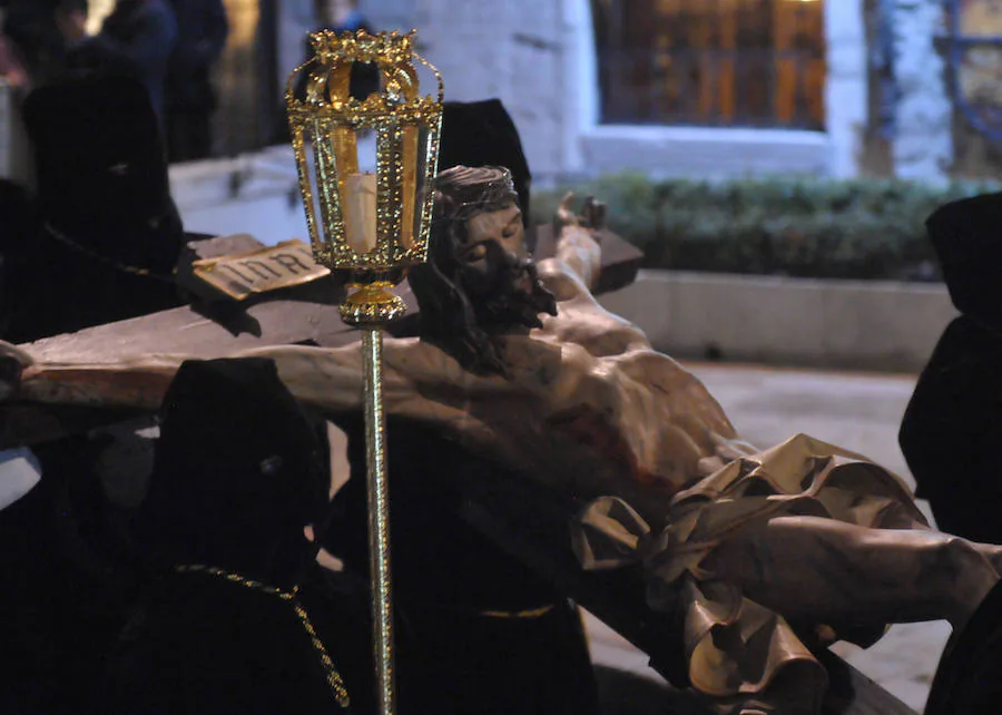 El primer acto de la Semana Santa de Valladolid, el traslado del Yacente de Gregorio Fernández desde San Lorenzo a la iglesia de San Joaquín y Santa Ana, no se pudo completar porque la lluvia desaconsejó el traslado. 