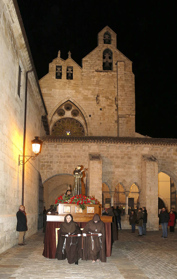 Fotos: Procesión de la Piedad en Palencia