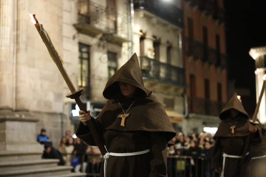 Fotos: Procesión del Sábado Santo del Cristo de la Humildad en Salamanca