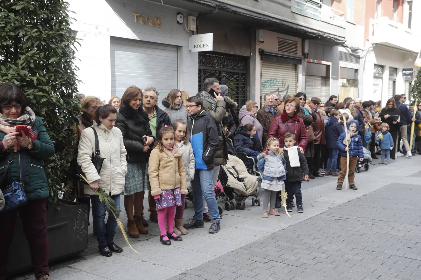 Fotos: Público en la Procesión del Domingo de Ramos en Valladolid (2/2)