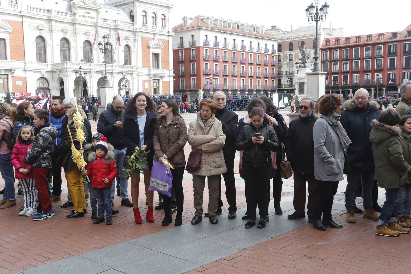 Fotos: Público en la Procesión del Domingo de Ramos en Valladolid (2/2)