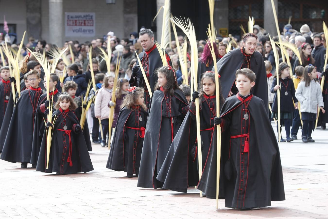 Fotos: Público en la Procesión del Domingo de Ramos en Valladolid (2/2)