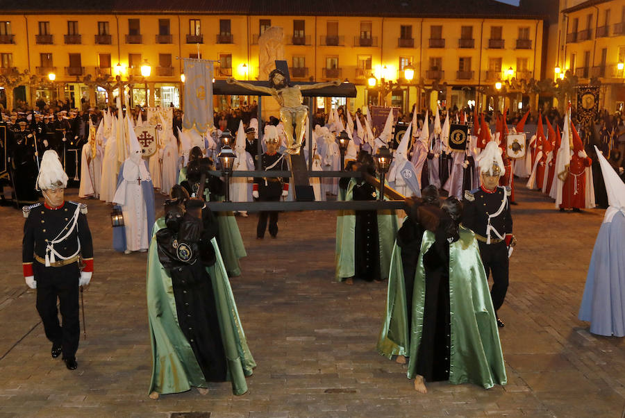 Fotos: Procesión de las Cinco Llagas en Palencia