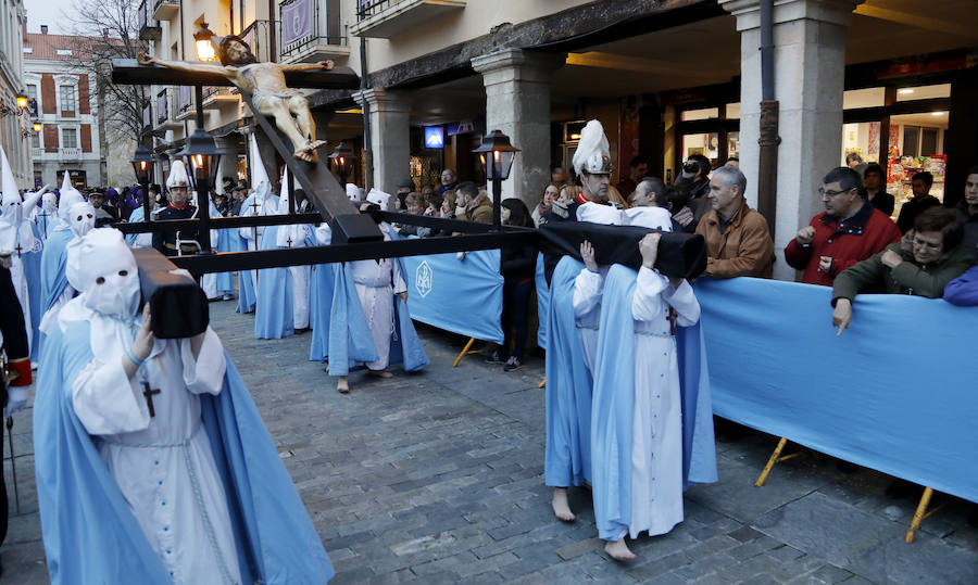 Fotos: Procesión de las Cinco Llagas en Palencia