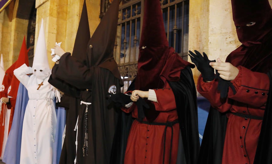 Fotos: Procesión de las Cinco Llagas en Palencia