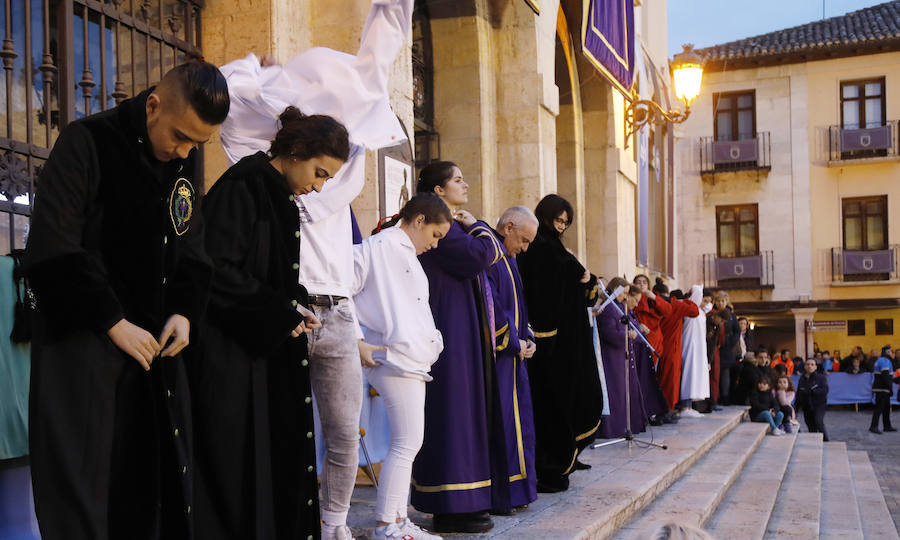 Fotos: Procesión de las Cinco Llagas en Palencia