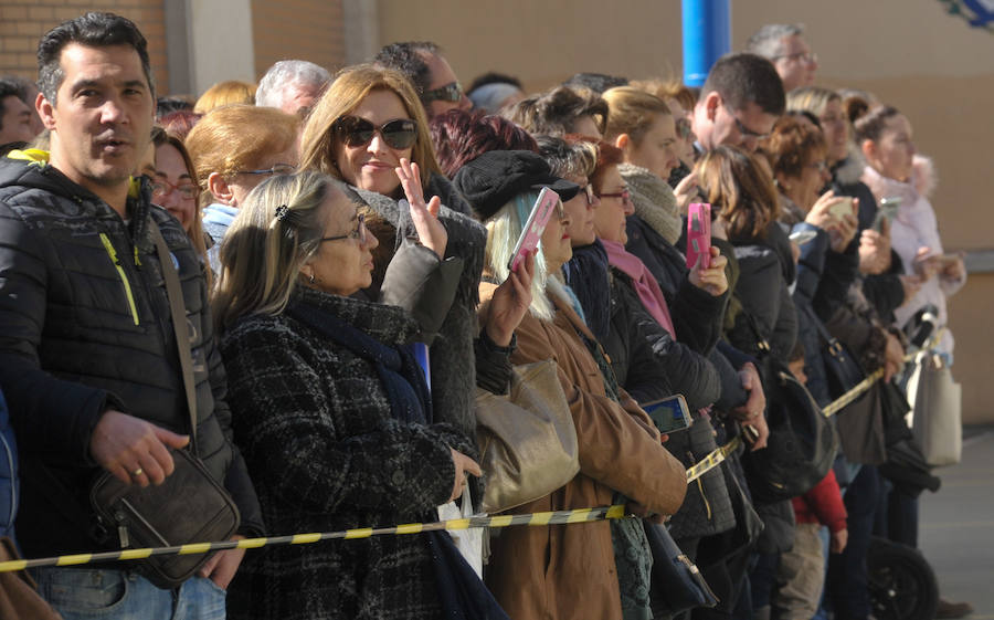Fotos: Los alumnos del colegio Amor de Dios desfilan en su propia procesión de Semana Santa