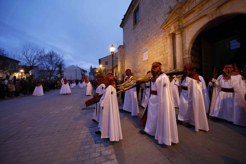 Fotos: Procesión de la Cofradía del Santo Cristo de la Buena Muerte en Peñafiel