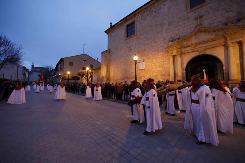 Fotos: Procesión de la Cofradía del Santo Cristo de la Buena Muerte en Peñafiel