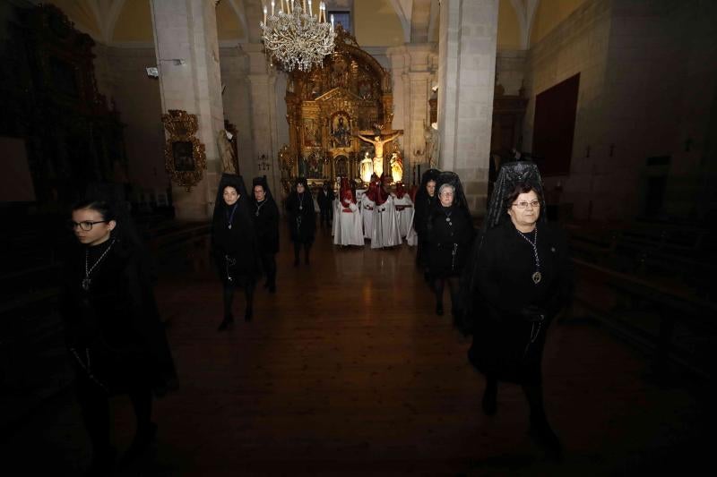 Fotos: Procesión de la Cofradía del Santo Cristo de la Buena Muerte en Peñafiel