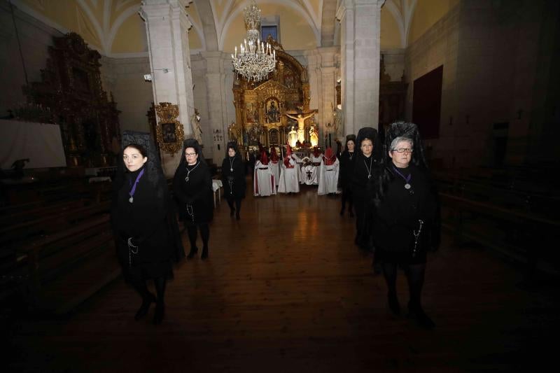 Fotos: Procesión de la Cofradía del Santo Cristo de la Buena Muerte en Peñafiel