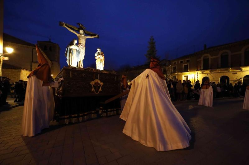 Fotos: Procesión de la Cofradía del Santo Cristo de la Buena Muerte en Peñafiel