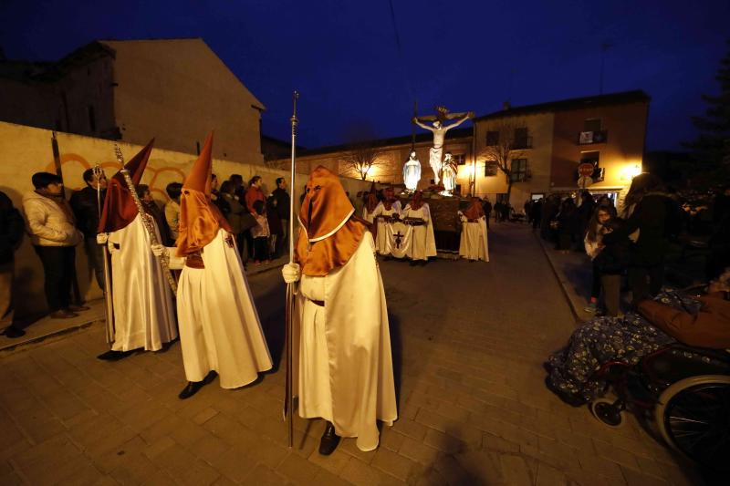 Fotos: Procesión de la Cofradía del Santo Cristo de la Buena Muerte en Peñafiel