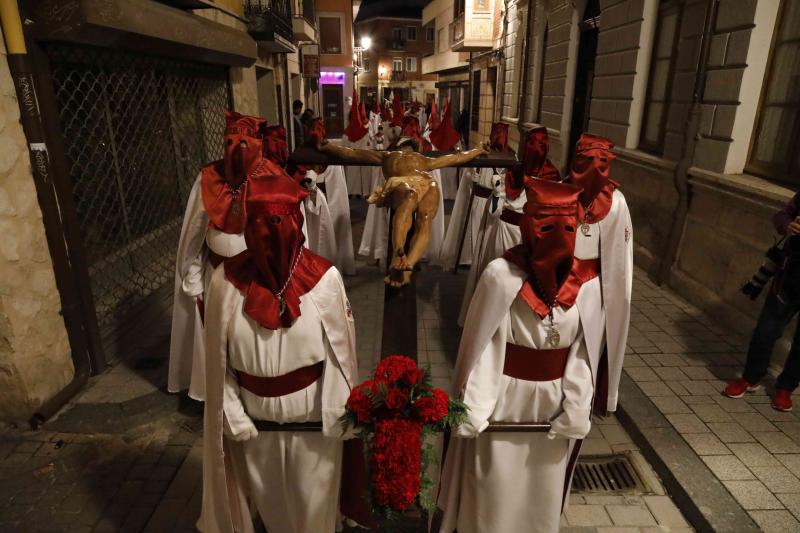 Fotos: Procesión de la Cofradía del Santo Cristo de la Buena Muerte en Peñafiel