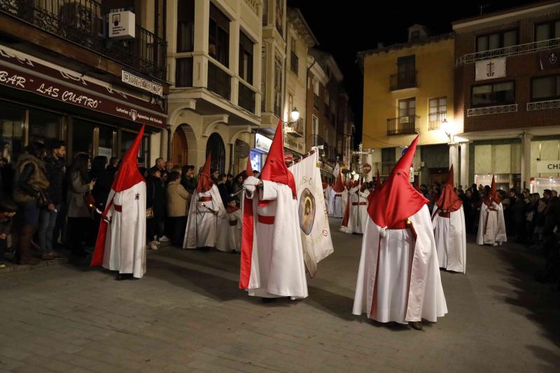 Fotos: Procesión de la Cofradía del Santo Cristo de la Buena Muerte en Peñafiel
