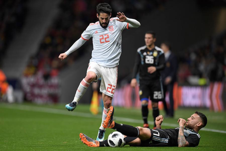 La selección que dirige Julen Lopetegui apabulló a Argentina en su estreno en el Wanda Metropolitano (6-1) con un 'hat-trick' de Isco y tantos de Diego Costa, Thiago y Aspas.