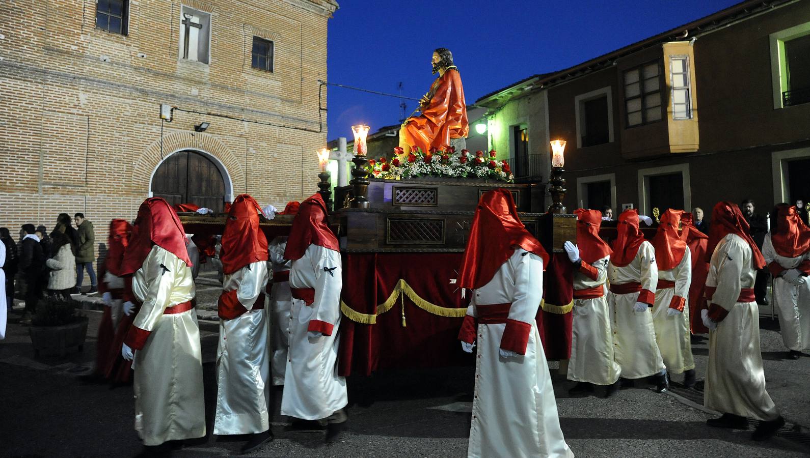 Fotos: Procesión de la Vera Cruz en Nava del Rey