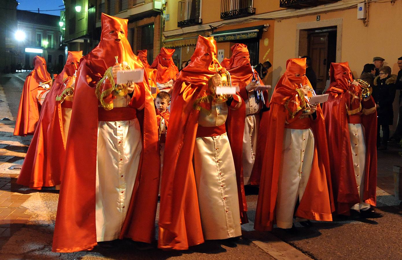 Fotos: Procesión de la Vera Cruz en Nava del Rey