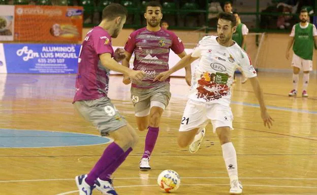 Sergio, durante e partido disputado frente al Palma Futsal en el Pedro Delgado.