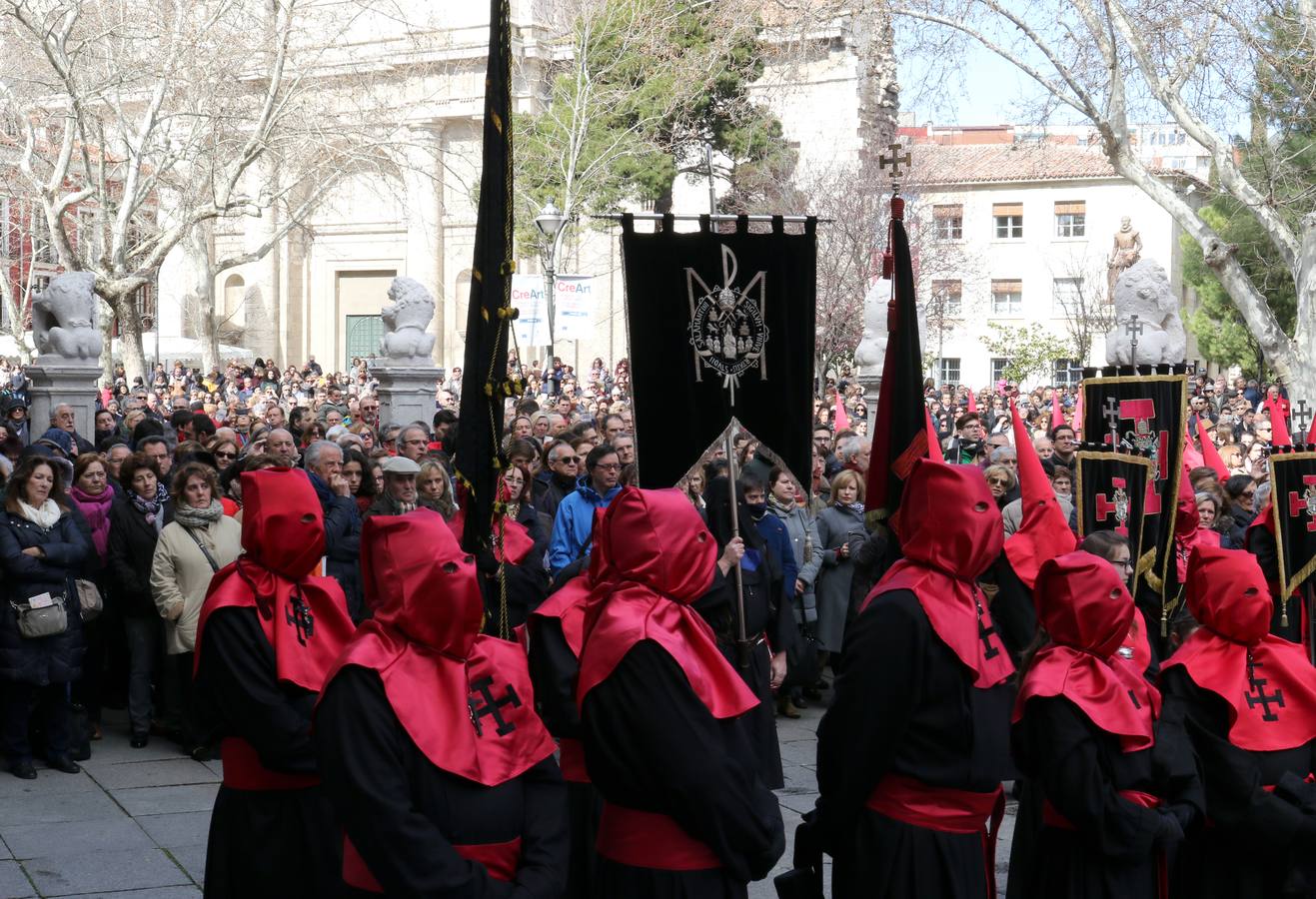 El paso de Gregorio Fernández salió a hombros a las once del Palacio de Santa Cruz para recorrer el centro de la ciudad 