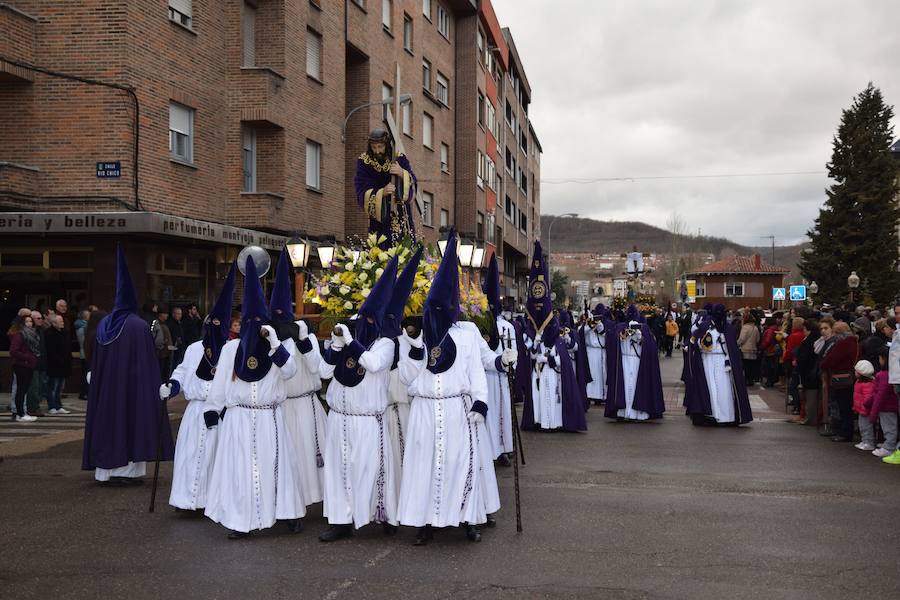 Fotos: La Procesión General sale con un recorrido más corto en Guardo