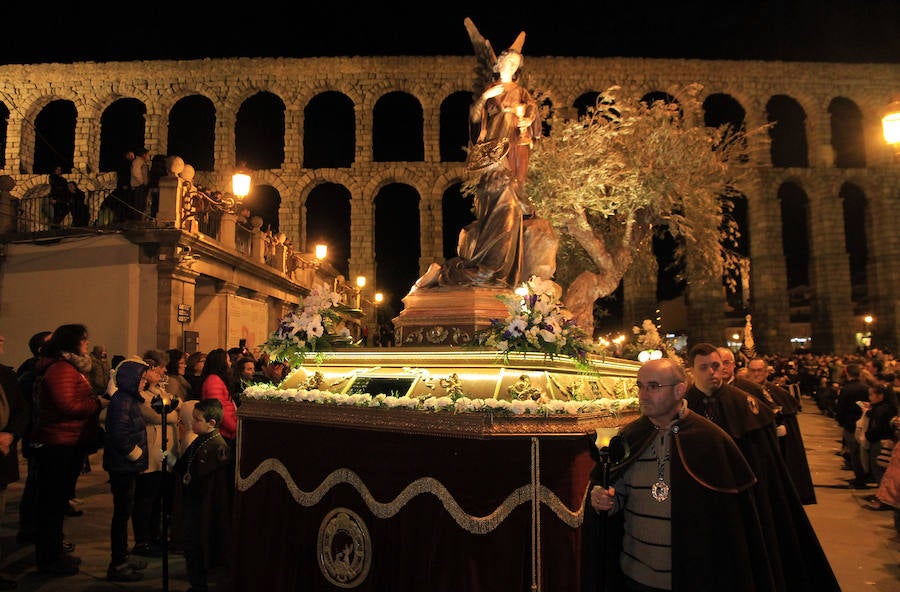 El buen tiempo deja desfilar 