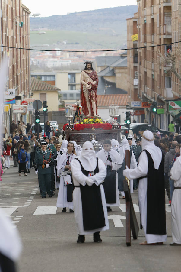 Fotos: Procesión del Vía Crucis de San Bernardo en Salamanca