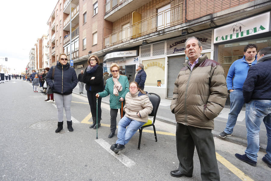 Fotos: Procesión del Vía Crucis de San Bernardo en Salamanca