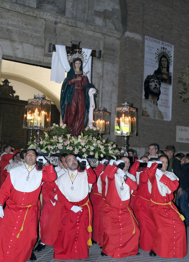 Procesión del Santísimo Cristo Despojado, camino del Calvario y Nuestra Señora de la Amargura, saliendo de San Andrés.