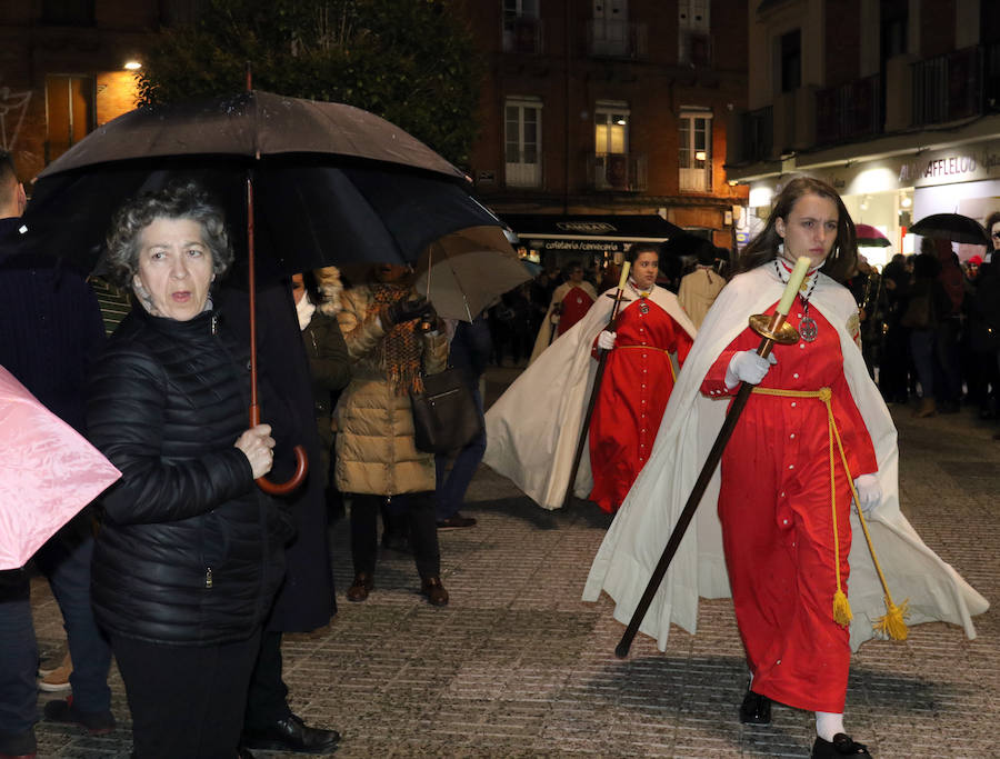 Procesión del Santísimo Cristo Despojado, camino del Calvario y Nuestra Señora de la Amargura, saliendo de San Andrés.