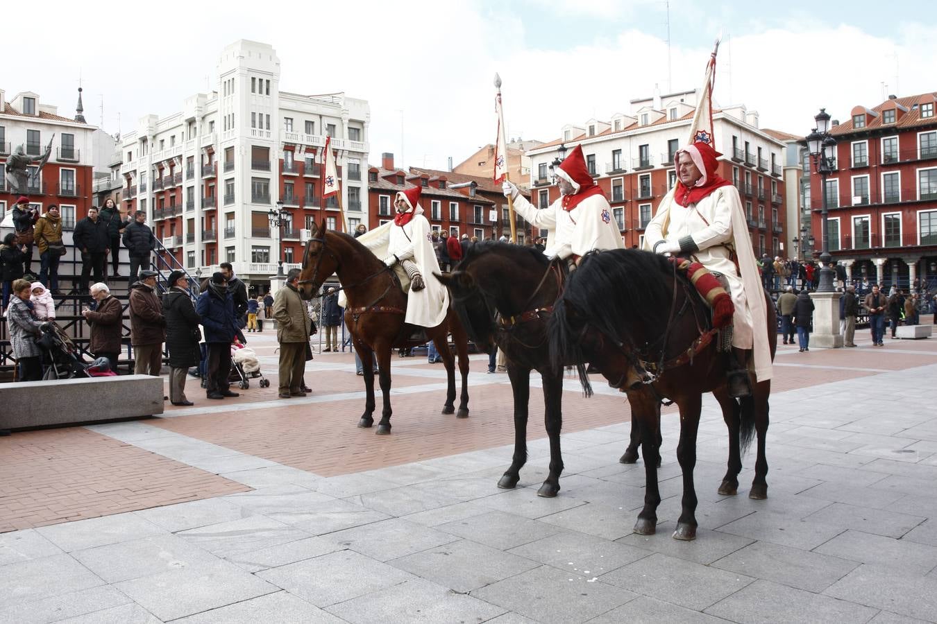 Fotos: Si has estado en el Pregón o en el Sermón de las Siete Palabras, búscate en las fotos