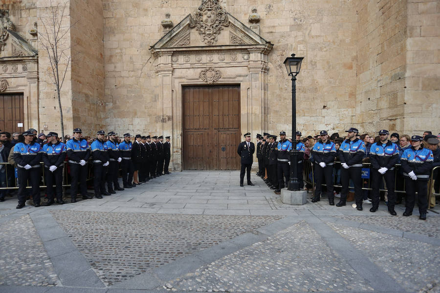La Hermandad del Santísimo Cristo de la Agonía no pasó ni por la Plaza Mayor ni por la Catedral y lució lazos azules en apoyo a las personas con autismo 