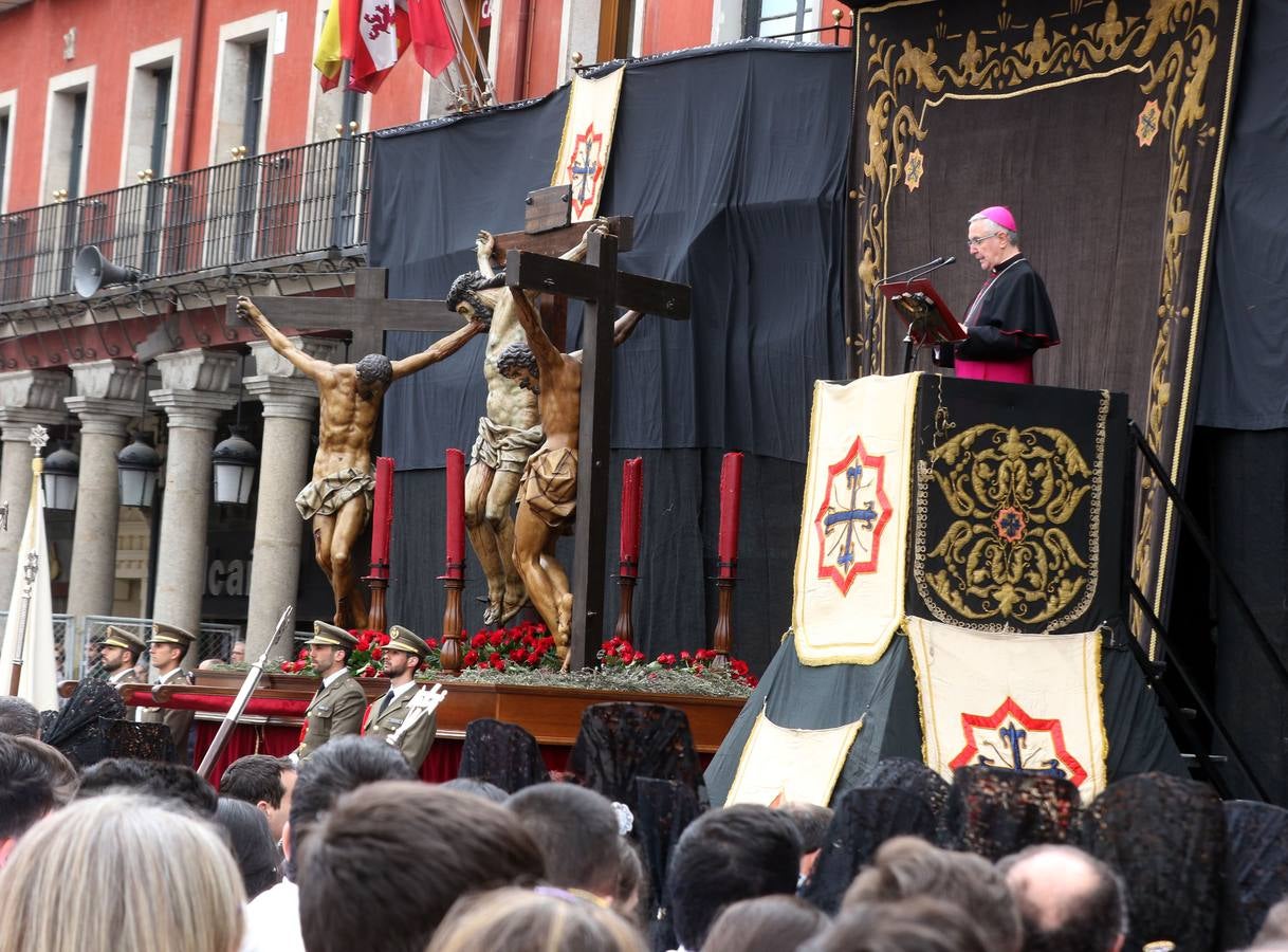 Por indicaciones del Museo Nacional de Escultura, las Siete Palabras no estuvieron representadas por los siete pasos, de forma que únicamente el Cristo de las Mercedes junto a los dos ladrones presidieron el acto