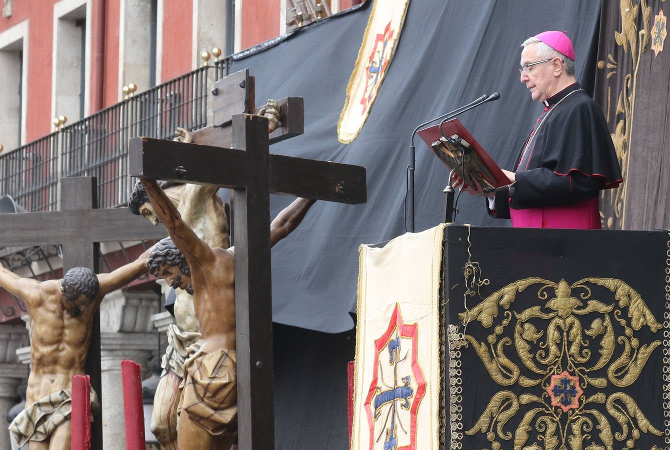 Por indicaciones del Museo Nacional de Escultura, las Siete Palabras no estuvieron representadas por los siete pasos, de forma que únicamente el Cristo de las Mercedes junto a los dos ladrones presidieron el acto